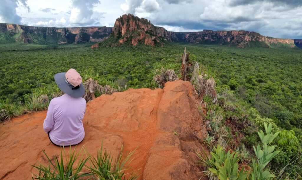 VALE DO RIO CLARO 
CAMINHADA NA TRILHA (TREKKING ) Chapada dos Guimarães